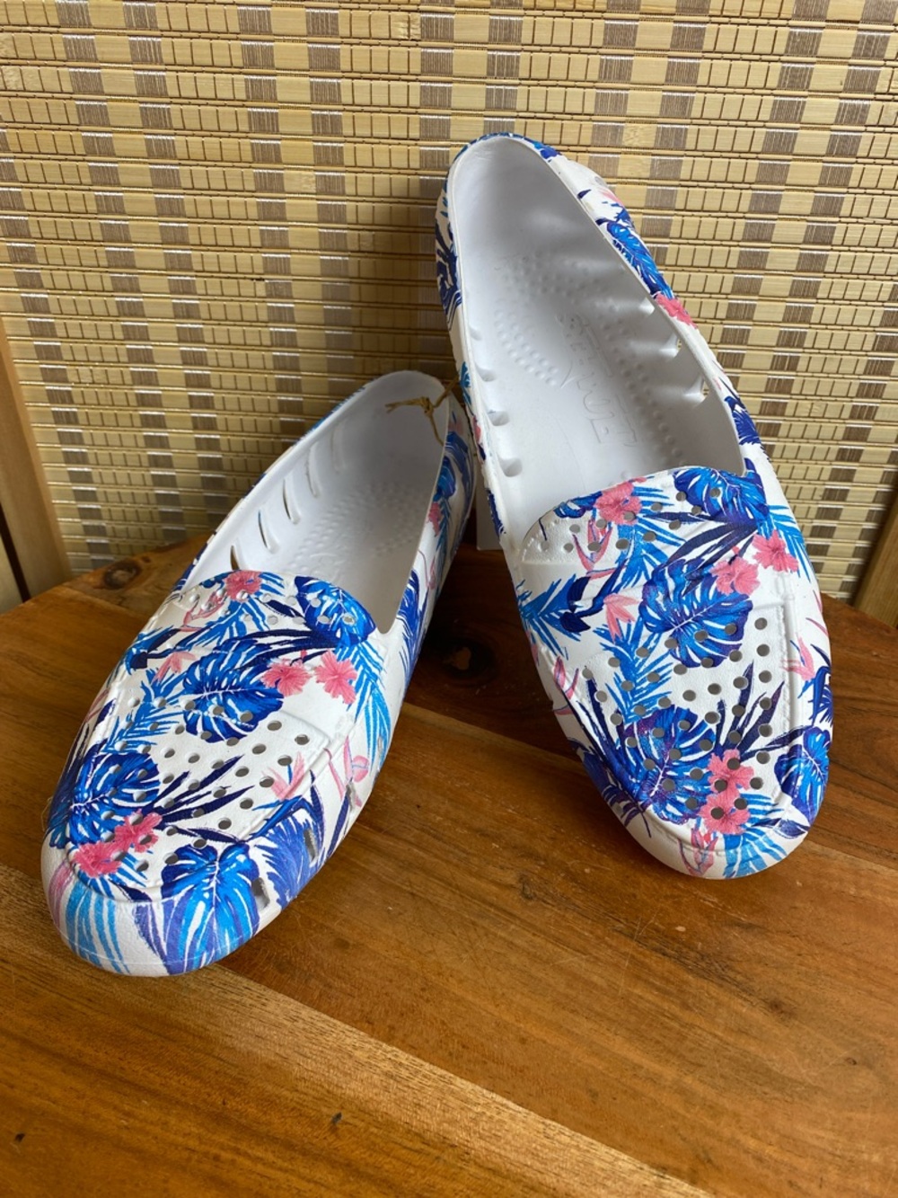 Floafers Posh Driver Loafer Water Floating Shoe Tropical Floral Sz 7 - Blue/Pink